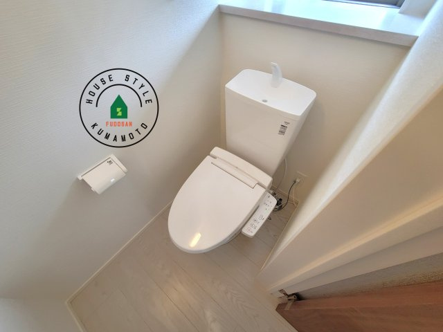 菊池郡大津町大字大津第8-3棟（1号棟）　の内観：施工例|温水洗浄便座を完備しております。2ヶ所にトイレがあるのは朝の慌ただしい時間も安心です。