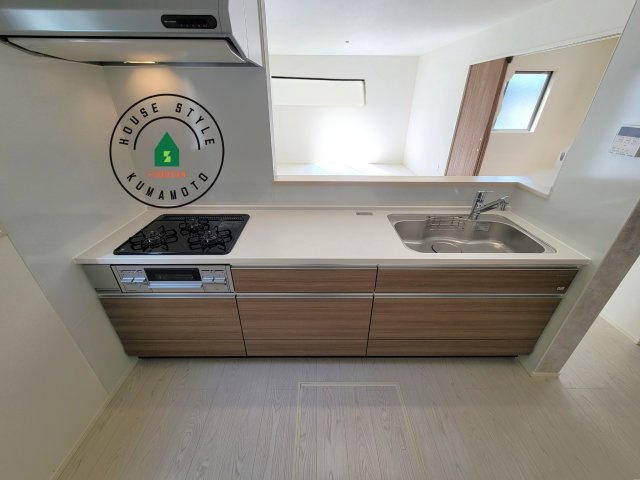 菊池郡大津町大字大津第8-3棟（1号棟）　の内観：施工例|ご家族を近くに感じられる対面キッチンのLDK。会話もはずみそうですね。