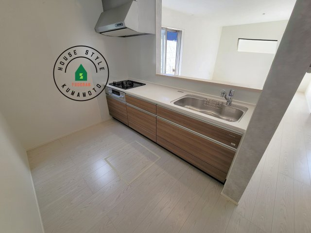 菊池郡大津町大字大津第8-3棟（1号棟）　の内観：施工例|ダイニングテーブルへの配膳がラクラク、お料理はかどるカウンター付きシステムキッチン！