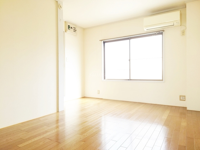 大平マンションの居間・リビング|洋室6.5帖です☆