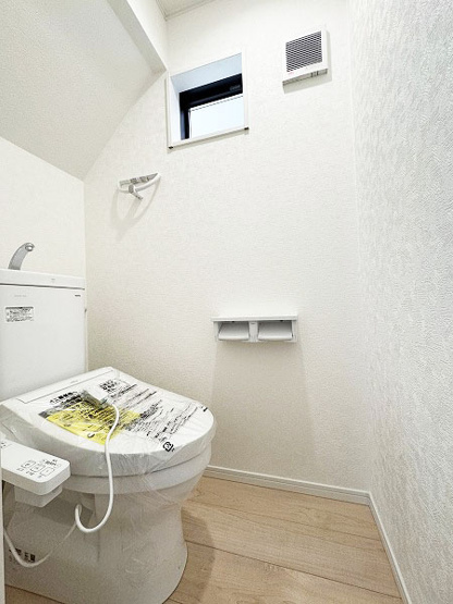 【トイレ】 | 富士見市水谷東1丁目　新築一戸建住宅　全2棟　(ふじみ野店) | トイレは1階と2階の2か所にございます。