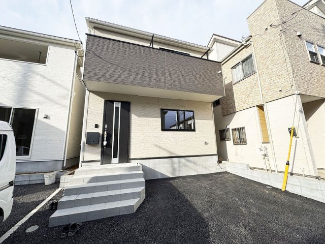 【外観】 | 富士見市水谷東1丁目　新築一戸建住宅　全2棟　(ふじみ野店) | 2026年2月撮影
防犯カメラ付きで安心の暮らしをサポートします。