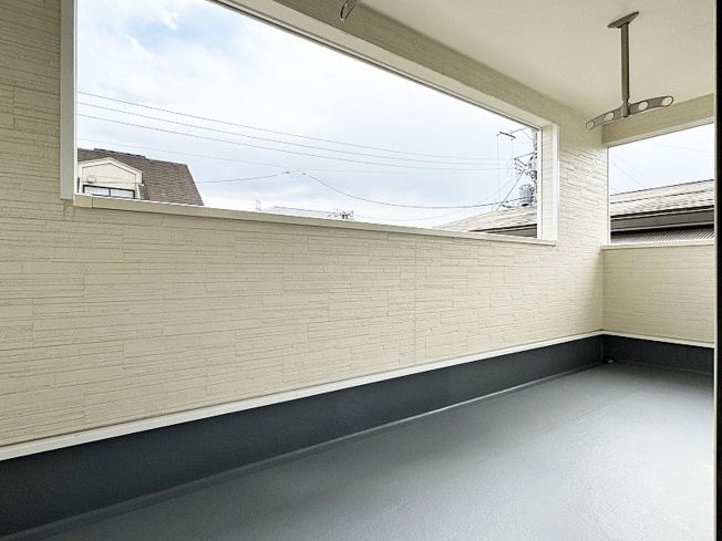 【バルコニー】 | 富士見市水谷東1丁目　新築一戸建住宅　全2棟　(ふじみ野店) | 広々としたルーフバルコニー。