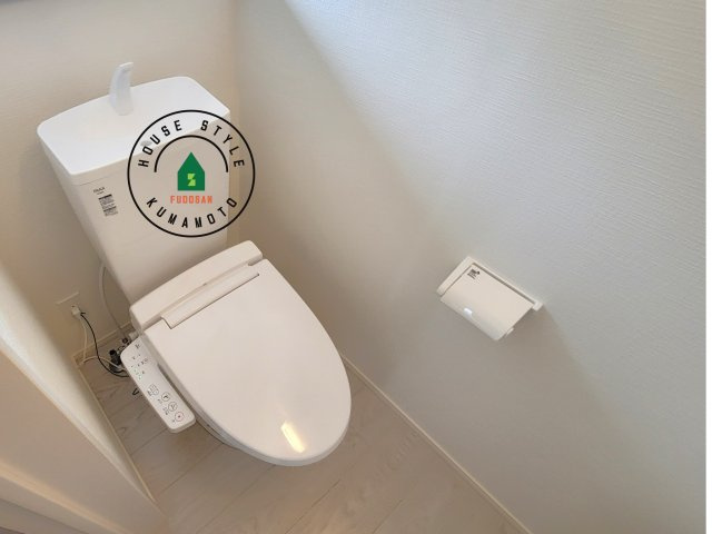 菊池郡大津町大字大津第8-3棟（2号棟）　の内観：施工例|温水洗浄便座を完備しております。2ヶ所にトイレがあるのは朝の慌ただしい時間も安心です。
