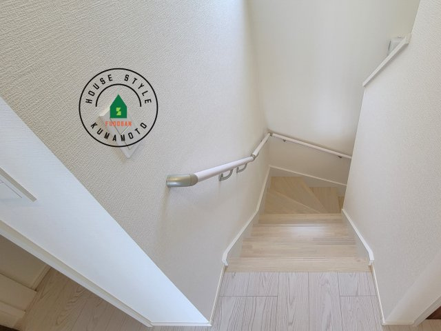 菊池郡大津町大字大津第8-3棟（2号棟）　の内観：施工例|階段からも明るい光が入ります。採光や通風も階段の重要な役割です。