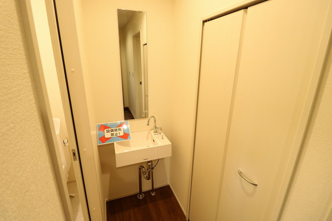 【独立洗面台】 | 富士見市渡戸1丁目　新築一戸建住宅　全14棟　(ふじみ野店) | 1階手洗器
帰宅後すぐに手洗いができますので衛生的です！