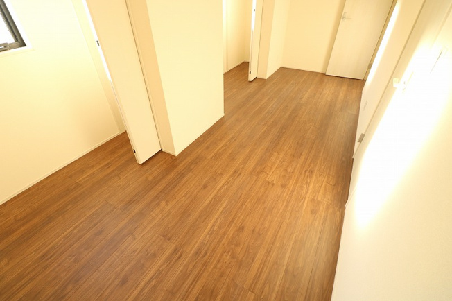 【洋室】 | 富士見市渡戸1丁目　新築一戸建住宅　全14棟　(ふじみ野店) | 洋室4.0帖＋4.0帖。
広々と使える2ドア1ルームです。