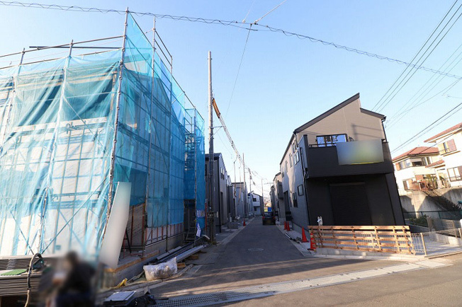 【前面道路含む現地写真】 | 富士見市渡戸1丁目　新築一戸建住宅　全14棟　(ふじみ野店) | 周辺環境も併せてご案内いたします。
お気軽にお問い合わせください！