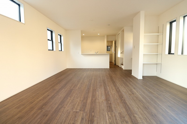 【居間・リビング】 | 富士見市渡戸1丁目　新築一戸建住宅　全14棟　(ふじみ野店) | 暮らしの中心となるリビングは20.5帖の広々とした空間です。