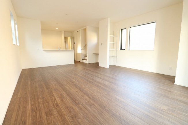 【ダイニング】 | 富士見市渡戸1丁目　新築一戸建住宅　全14棟　(ふじみ野店) | リビングからダイニングキッチンまでオープンにつながり広さを感じられます。