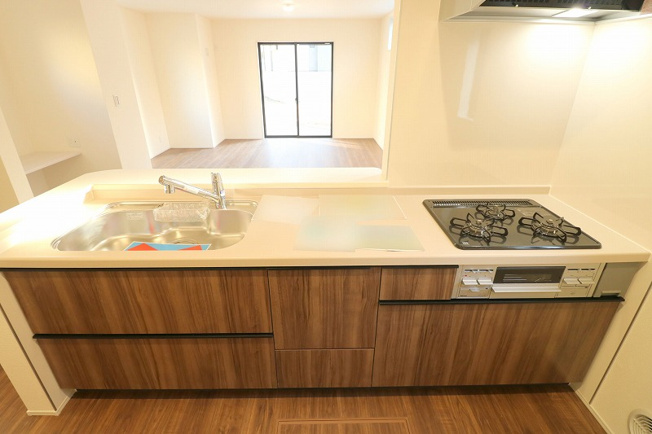 【キッチン】 | 富士見市渡戸1丁目　新築一戸建住宅　全14棟　(ふじみ野店) | リビングを見渡せる対面式キッチンです。