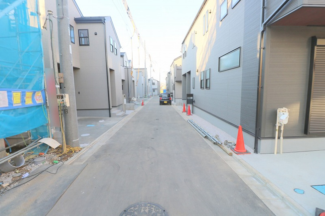 【前面道路含む現地写真】 | 富士見市渡戸1丁目　新築一戸建住宅　全14棟　(ふじみ野店) | 周辺環境も併せてご案内いたします。
お気軽にお問い合わせください！