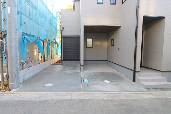 【外観】 | 富士見市渡戸1丁目　新築一戸建住宅　全14棟　(ふじみ野店) | ご夫婦でお車をお持ちの方も嬉しい2台分のカースペース付き