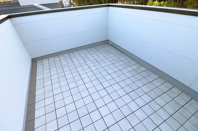 【バルコニー】 | 富士見市渡戸1丁目　新築一戸建住宅　全14棟　(ふじみ野店) | 開放感のあるルーフバルコニーは、空の下でくつろぐ憩いの空間です。