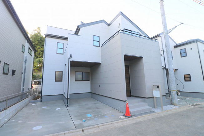 【外観】 | 富士見市渡戸1丁目　新築一戸建住宅　全14棟　(ふじみ野店) | 2025年12月撮影
眺望良好なルーフバルコニーを完備した憩いのお住まいです。