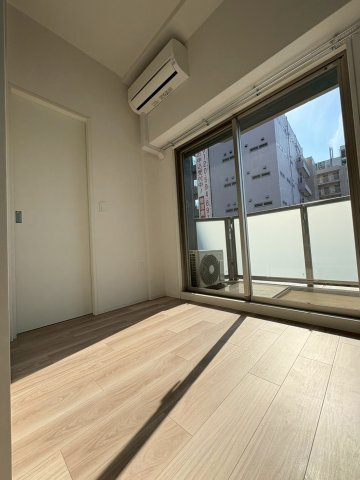 セレニテ夕陽丘エクラの洋室