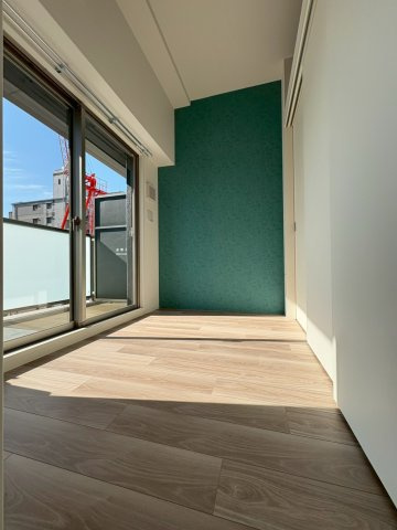 セレニテ夕陽丘エクラの洋室