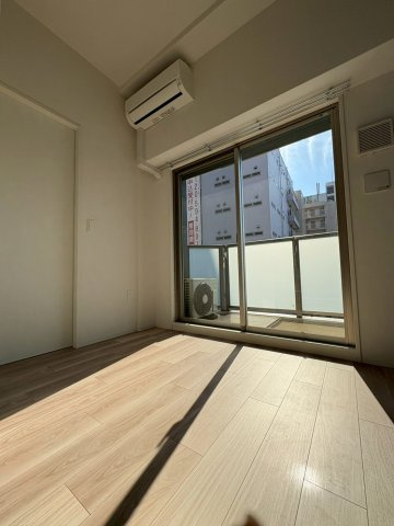 セレニテ夕陽丘エクラの洋室