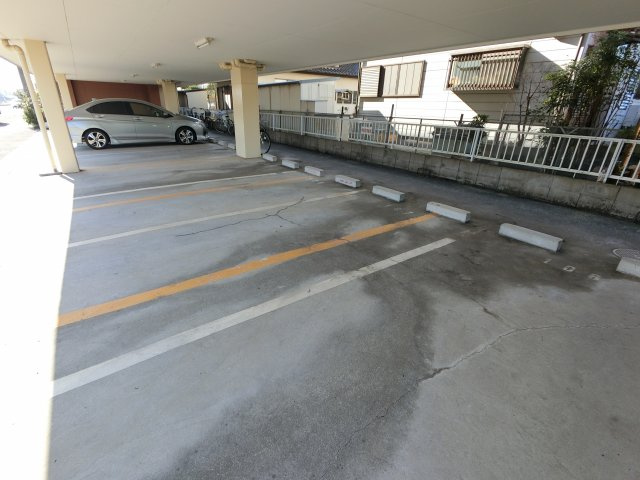 【駐車場】