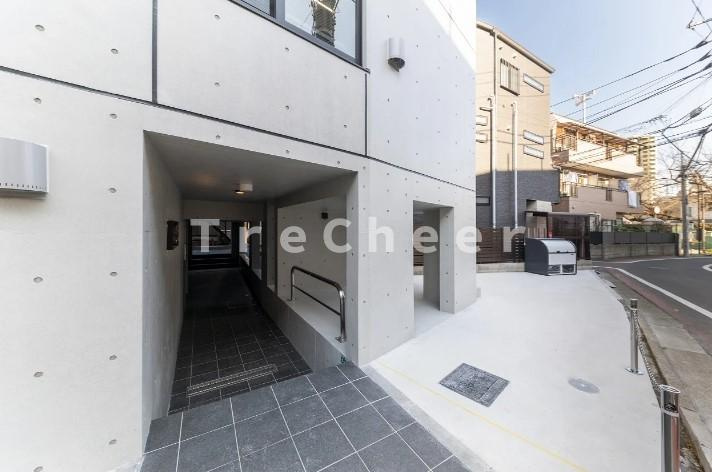 ココフラット目白(COCOFLAT目白)のエントランス