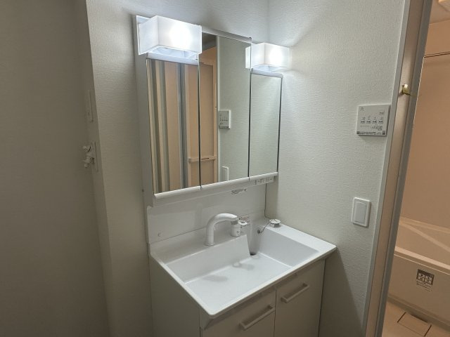 明石市西明石東町新築戸建１号棟の独立洗面台