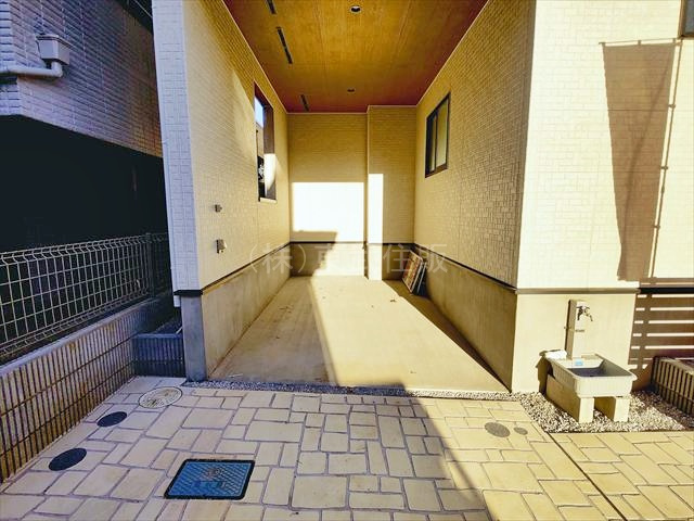 【駐車場】 | 新座市堀ノ内2丁目 | 愛車を風雨から守るビルトインガレージ