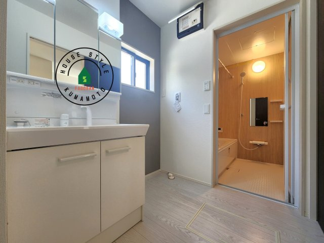 菊池郡大津町大字大津第8-3棟（6号棟）　の内観：施工例|ゆとりの洗面スペースで朝の身支度もスムーズに。暮らしを快適に変えるシャワー付洗面台です！