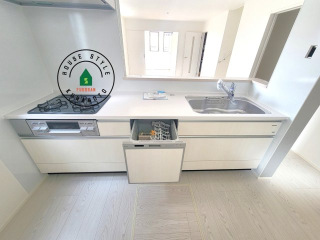 菊池郡大津町大字大津第8-3棟（6号棟）　の内観：施工例|ご家族を近くに感じられる対面キッチンのLDK。会話もはずみそうですね。