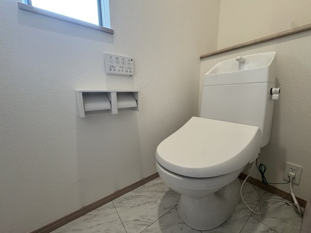 三木市志染町青山１丁目新築戸建１号棟のトイレ