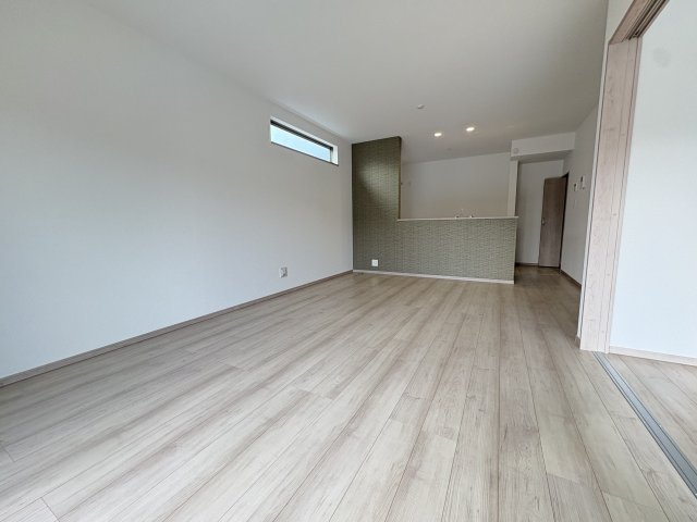 三木市志染町青山１丁目新築戸建１号棟の居間・リビング