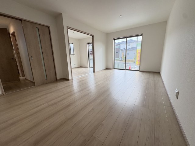 三木市志染町青山１丁目新築戸建１号棟の居間・リビング