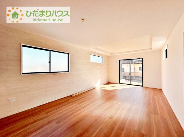 【居間・リビング】 | 我孫子市青山2期　新築戸建　3号棟 | 家族だんらんで、笑顔のたえない時間も増えそうな広々としたLDKが魅力です(^^)/窓も多くて明るい空間でくつろげます。