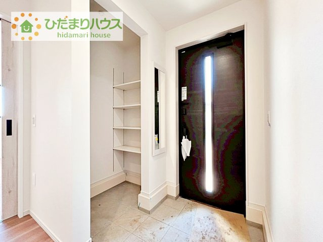 【玄関】 | 我孫子市青山2期　新築戸建　3号棟 | 玄関が広いので親子で並んで仲良く靴が履けますね(^^)/