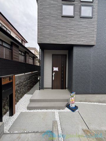 秦野市ひばりヶ丘　新築戸建　全2棟1号棟の玄関