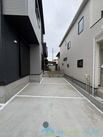 秦野市ひばりヶ丘　新築戸建　全2棟1号棟の駐車場
