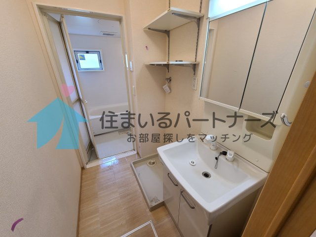 カーサマローンA棟の洗面所|ゆったりとスペースのある洗面所