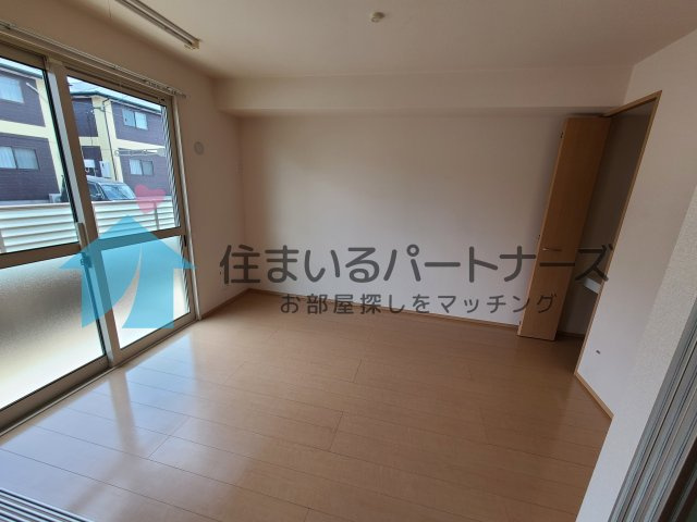 カーサマローンA棟の洋室|明るい洋室です