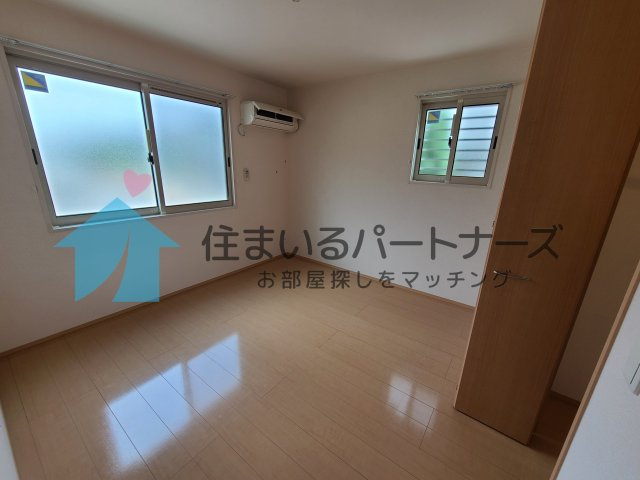 カーサマローンA棟の寝室|ゆとりの広さです