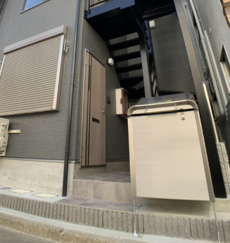 豊島区池袋本町４丁目のアパートのエントランス