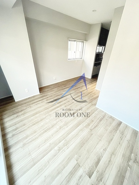 第二岩瀬ビルの居間・リビング|洋室のお部屋です。