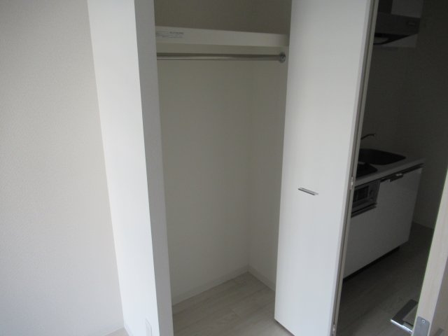 ソルテラスＫＯＢＥ湊町の収納|こまごまとしたものを収納できそうですね