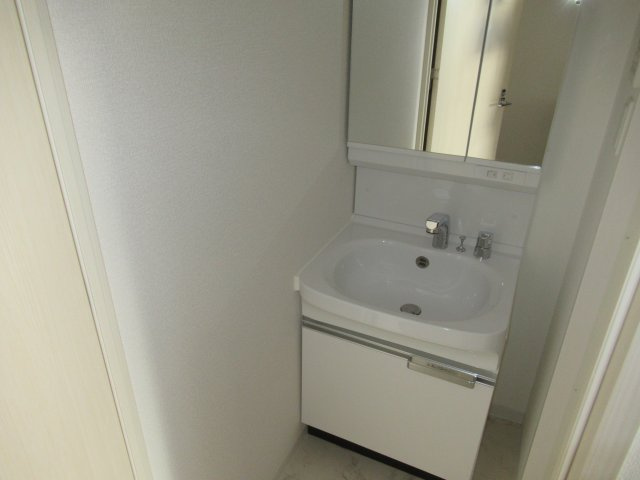 ソルテラスＫＯＢＥ湊町の洗面所|使いやすい洗面所です