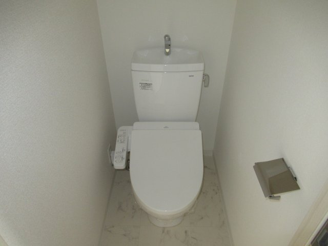 ソルテラスＫＯＢＥ湊町のトイレ|清潔感のあるトイレです