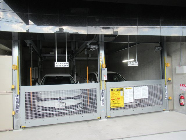 ソルテラスＫＯＢＥ湊町の駐車場|駐車場があります