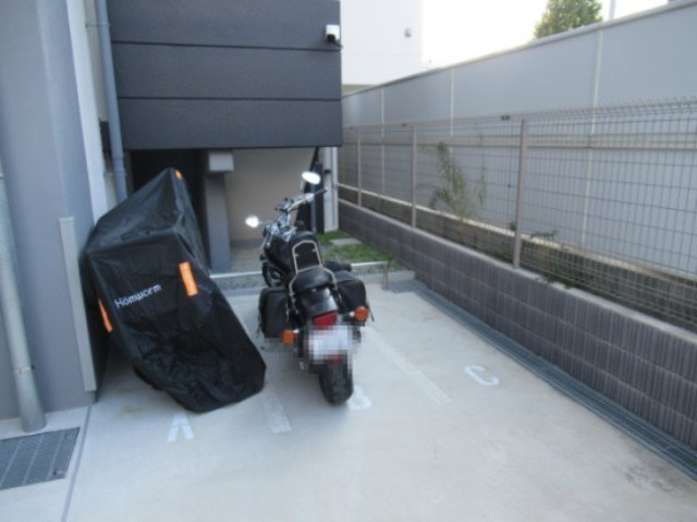 ソルテラスＫＯＢＥ湊町のその他共用部分|バイク置き場です