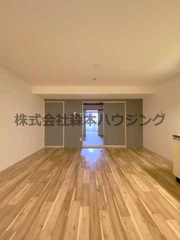 【居間・リビング】 | 　香里ロイヤルプラザ | ゆったり過ごせるリビングです