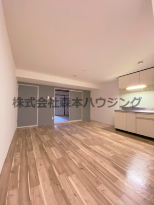 【居間・リビング】 | 　香里ロイヤルプラザ | こちらのリビングで趣味の時間をお楽しみください