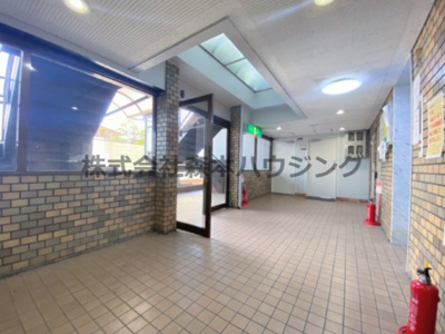 【ロビー】 | 　香里ロイヤルプラザ | 建物の内部です