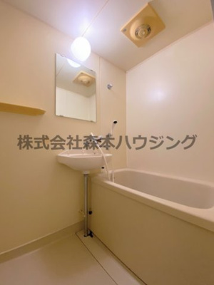【浴室】 | 　香里ロイヤルプラザ | ゆったり過ごせるお風呂です