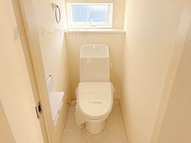 古河市諸川第13　新築戸建て　1号棟のトイレ|温水洗浄便座付きのトイレ。
トイレが２ヵ所設置で朝の忙しい時間でも安心です。